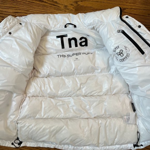 Aritzia TNA Superpuff White - Picture 2 of 4